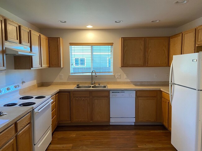Building Photo - 804 Freda Ave