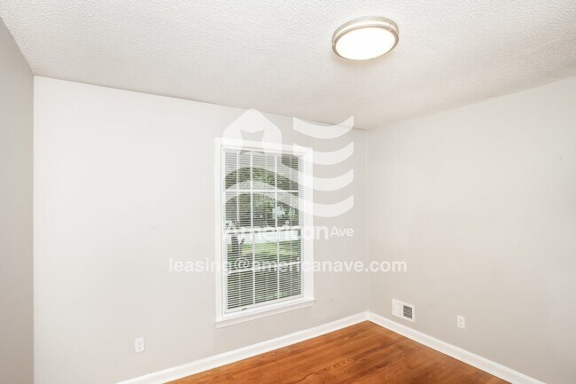 Building Photo - 1605 Edgemore Rd