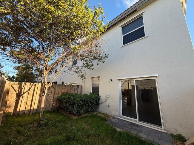 Building Photo - 2631 SE 11th St