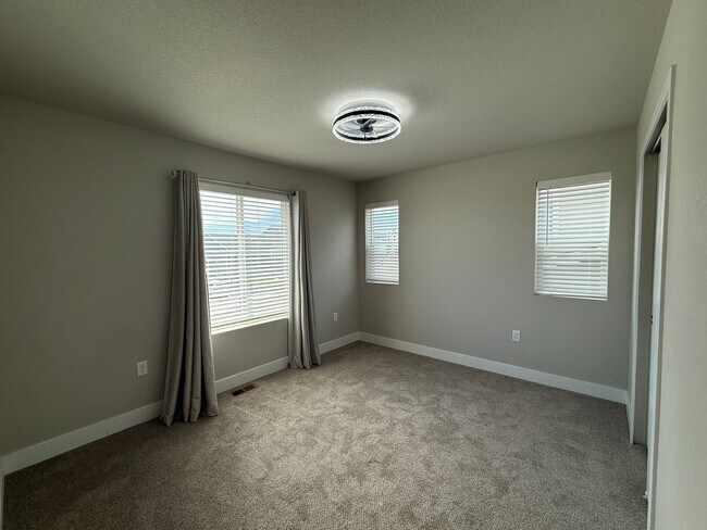 Building Photo - 5 Bed 3 Bath Home in Meridian Ranch!!!
