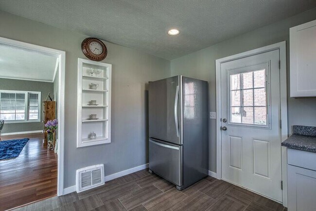 Building Photo - The Cool House Newly Remodeled 1 Bd/1 Ba H...