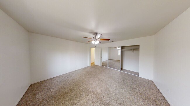 Building Photo - Large House on Dorothy Dr! (Lease out, pen...