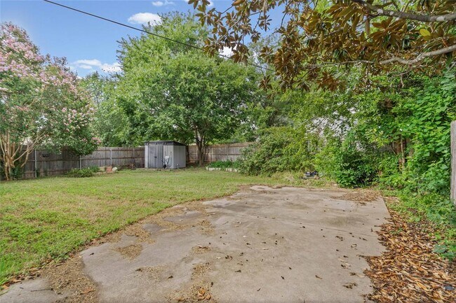 Building Photo - 2408 Windrift Way