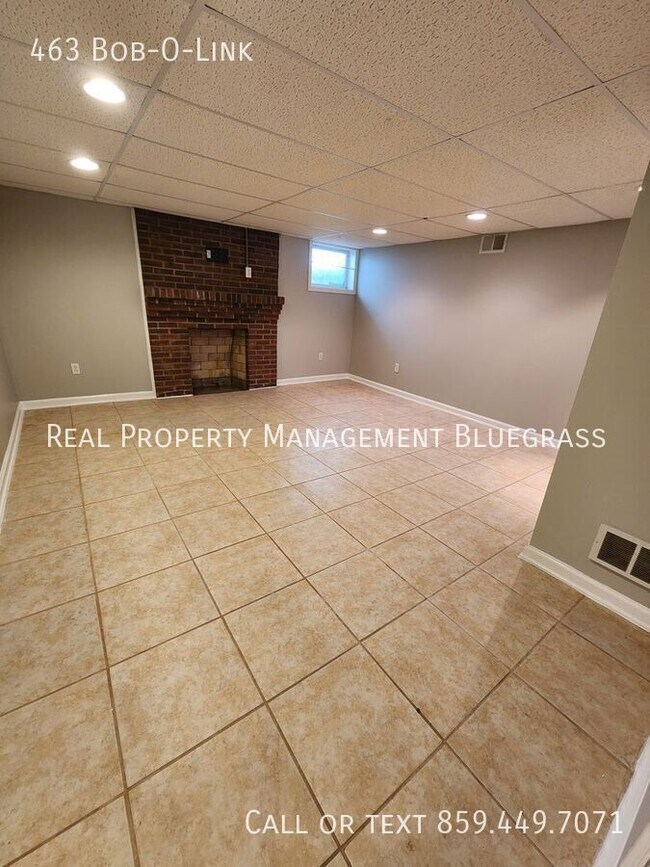 Building Photo - 463 Bob-O-Link-