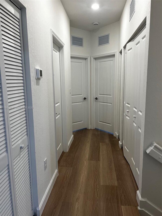 Building Photo - 2451 SE 28th St