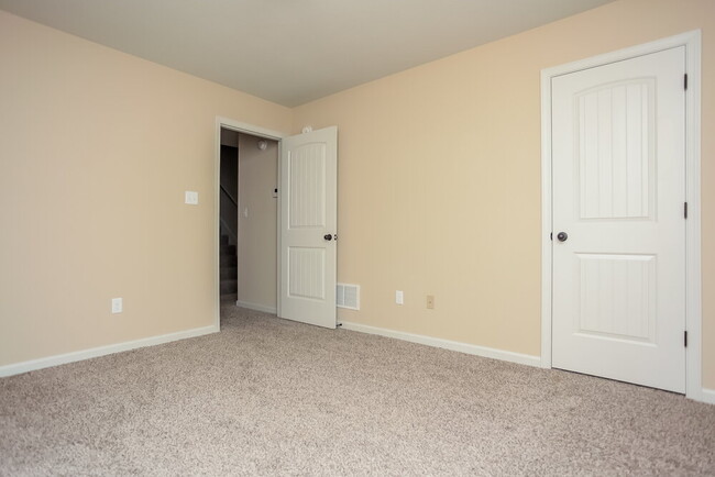 Building Photo - 2229 Lesterfield Pl