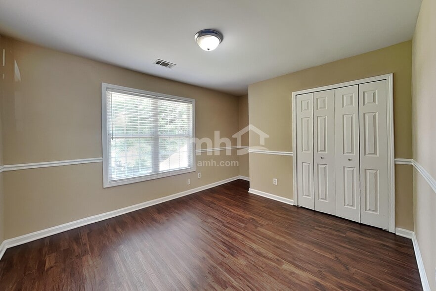 Building Photo - 1852 Clear Springs Ln