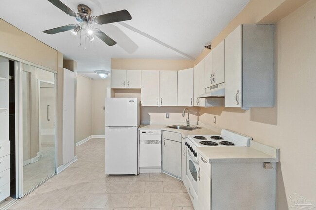 Building Photo - 224 E Garden St