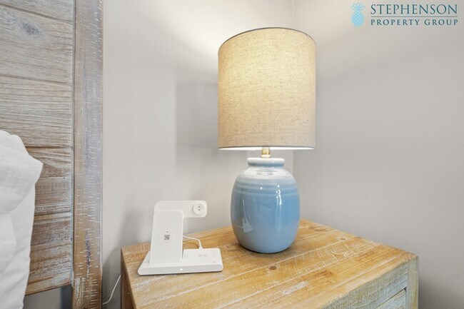 Building Photo - Furnished Rental! STR