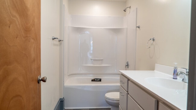 Building Photo - 204 Jefferson Ave N