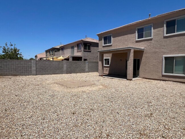 Building Photo - 4 bed, 2.5 bath, 1,741 sqft