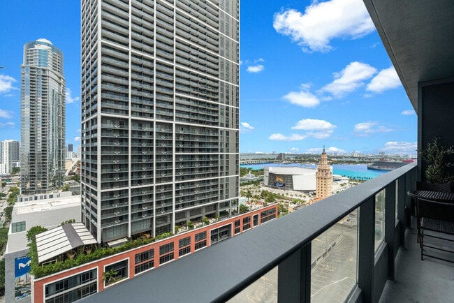 Building Photo - 121 NE 5th St