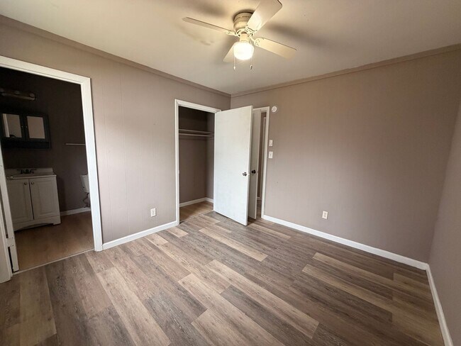 Building Photo - 199 Sheppard St