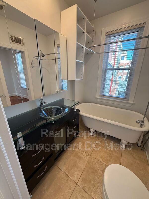 Building Photo - 2131 Newport Pl NW