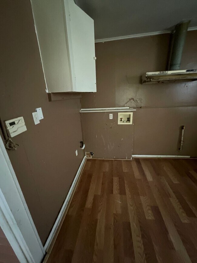 Building Photo - 5917 Lexington Ave