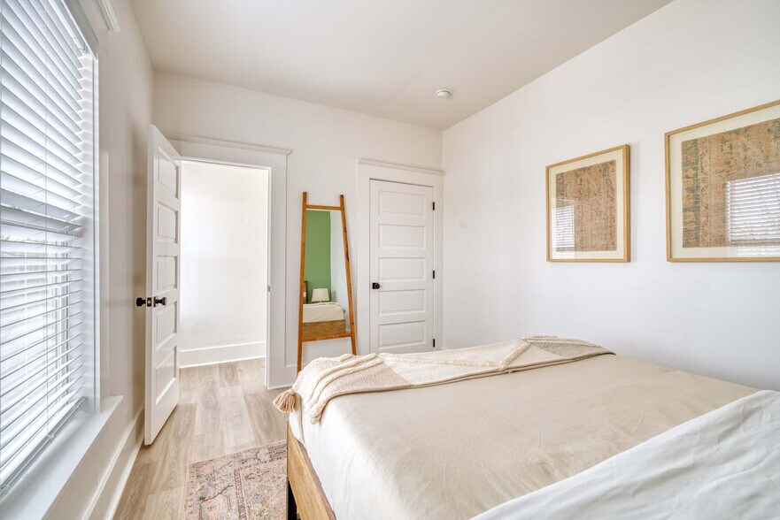 Building Photo - 317 NE Beech St