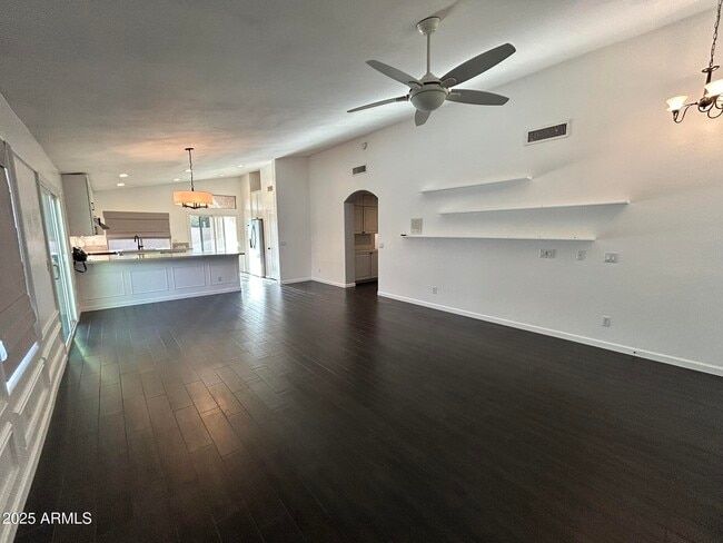Building Photo - 855 N Quail Ln