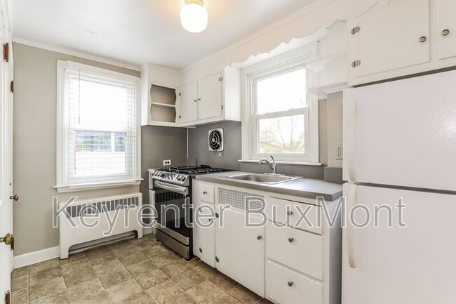 Building Photo - 2032 Jenkintown Rd