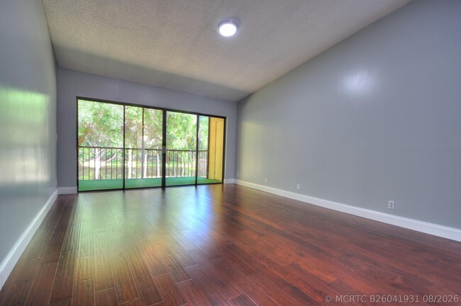 Building Photo - 5087 Oakhill Ln