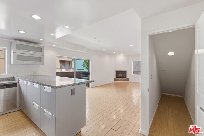 Building Photo - 3637 Dunn Dr