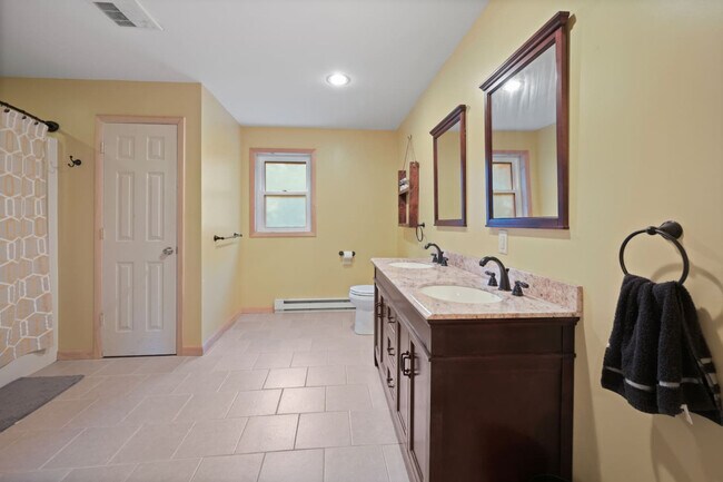 Building Photo - 1724 Calhoun Hill Rd