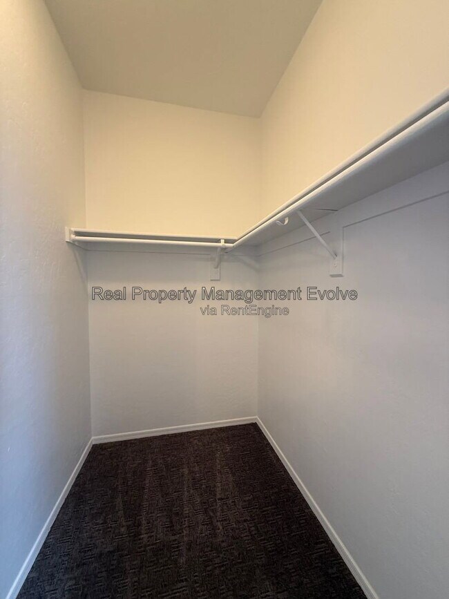 Building Photo - 1234 W Remington Dr