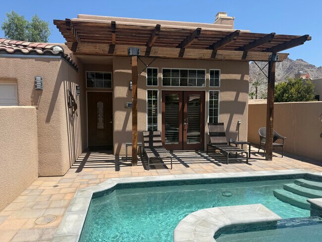 Building Photo - 54610 Avenida Alvarado