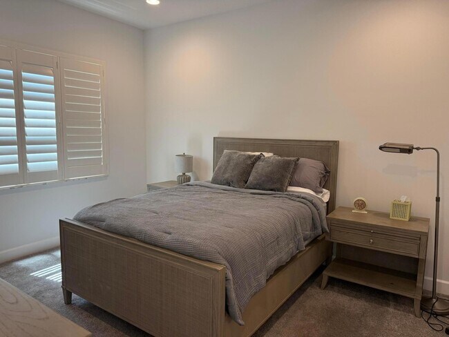 Building Photo - 12597 Vincenza Way