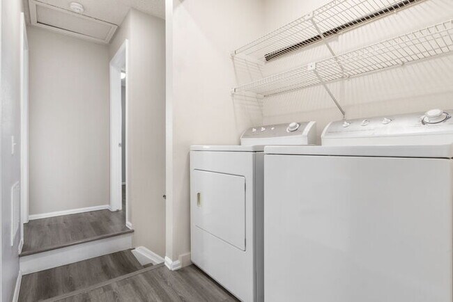 Building Photo - Clean, Bright 3 Bedroom with large yard an...