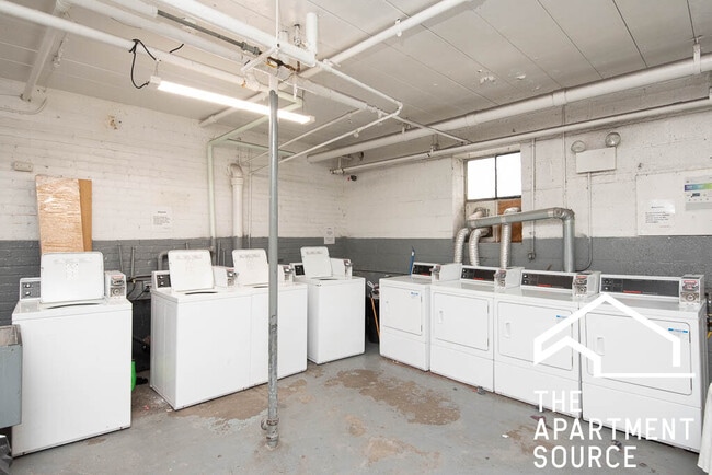 Building Photo - 1360 W Touhy Ave