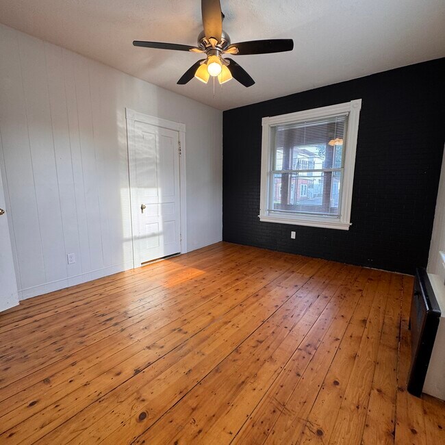 Building Photo - 230 Mechanic St