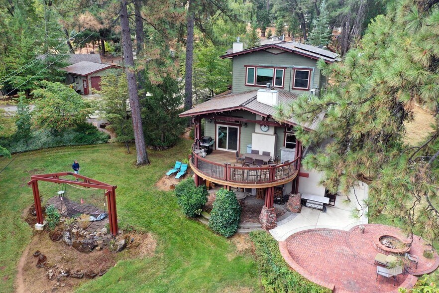 Building Photo - 3765 N Canyon Rd