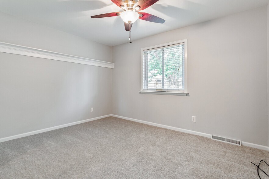 Building Photo - 6359 S Harlan Way