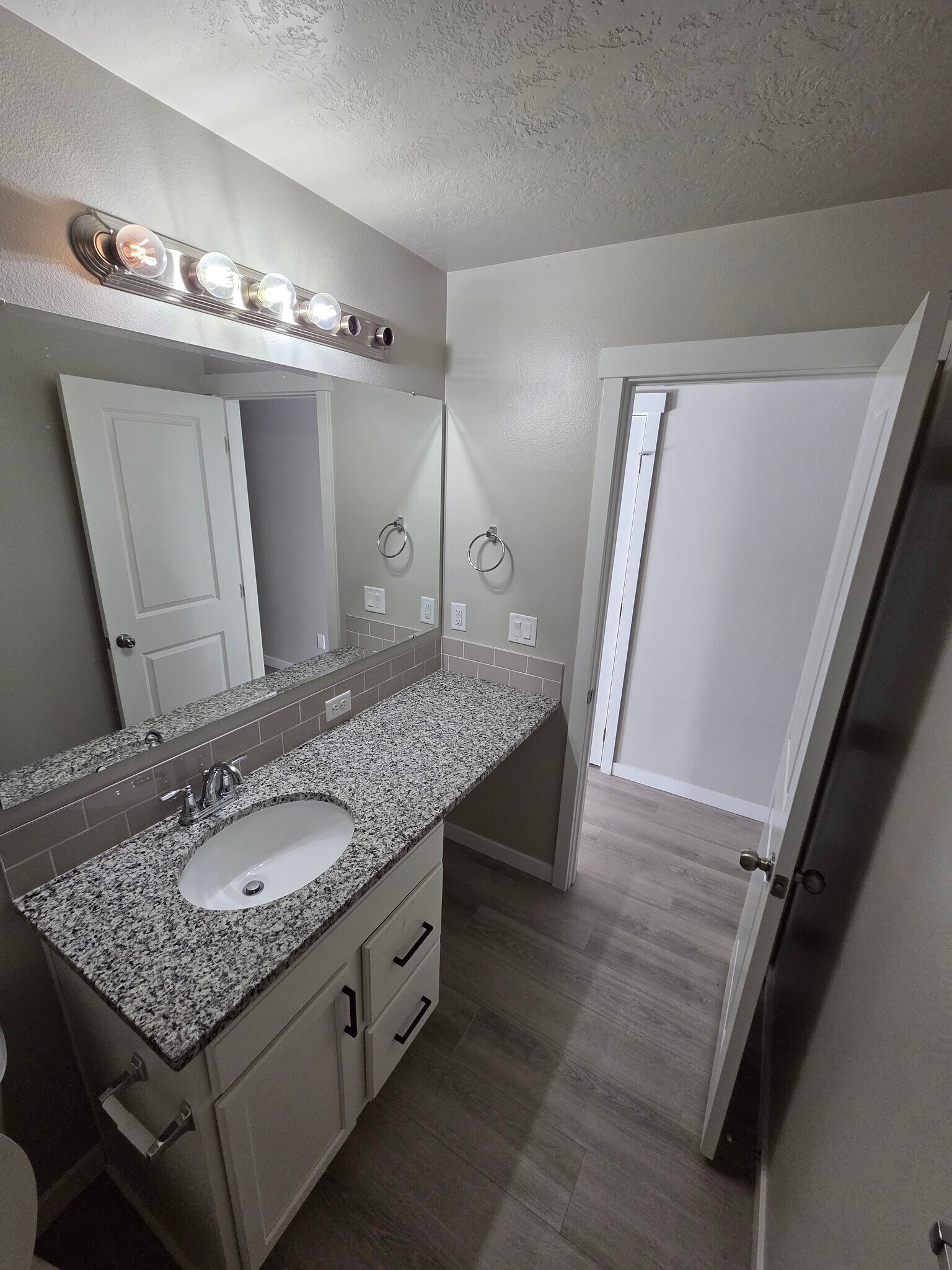 Building Photo - 17649 Desert Rdg Ave