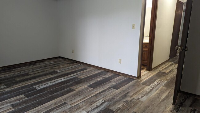 Building Photo - 16 Akokisa Dr