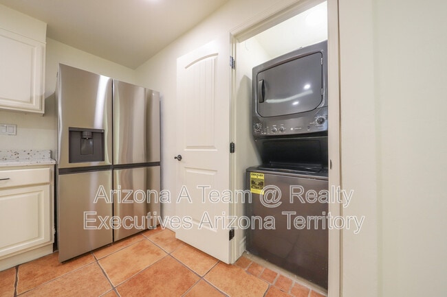 Building Photo - 1654 N Rosemont Blvd