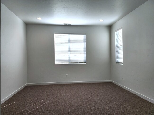 Building Photo - 350 N Lagrasse Ln