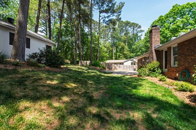Building Photo - Charming Brick Ranch-Style Cul-de-Sac Home in Garner!