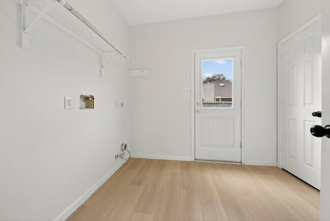 Building Photo - 3315 Berzin Ct