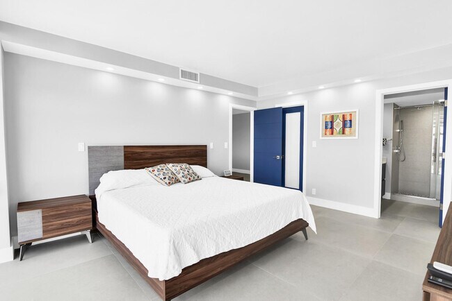 Building Photo - 2701 N Ocean Blvd