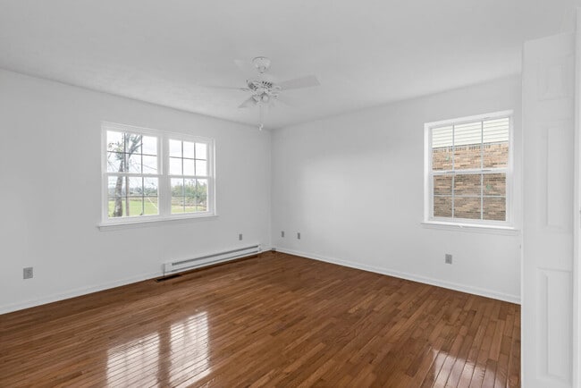 Building Photo - 7918 Holly Hills Dr