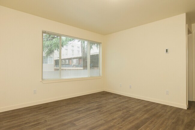 Building Photo - 2237 NW 59th-5
