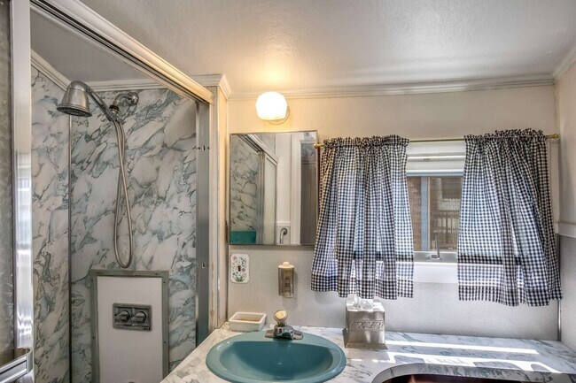 Building Photo - 6 Middle Rd