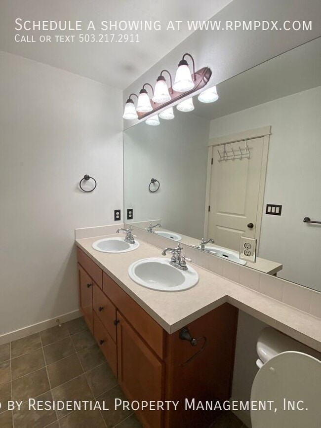 Building Photo - 2518 NW 1st Dr