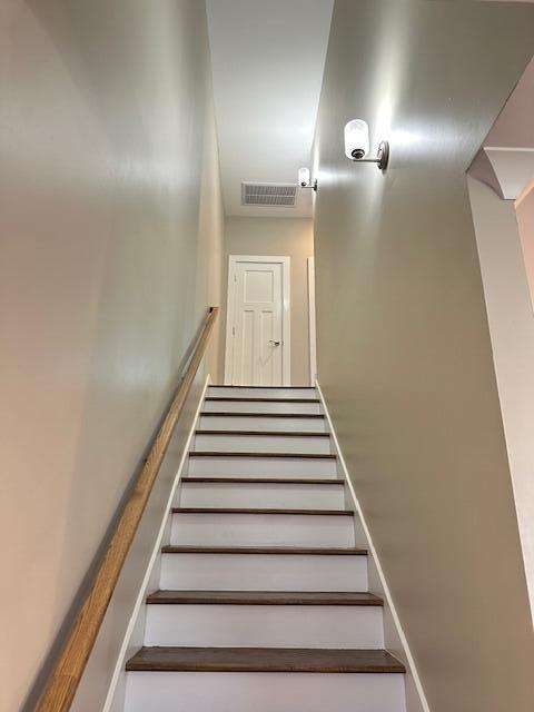 Building Photo - 1702 Arbor Hls Dr SE