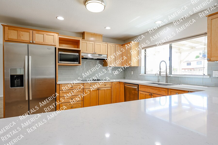 Building Photo - 2636 S Reyes