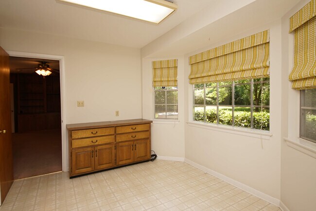 Building Photo - 18 Sherwood Rd NW