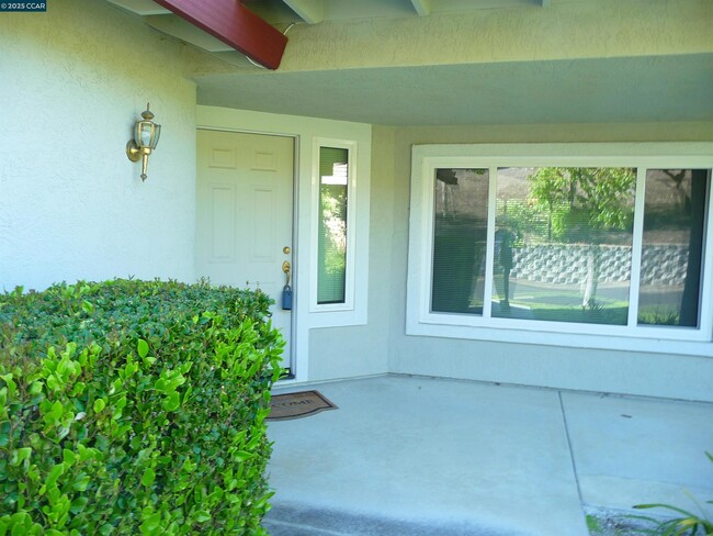 Building Photo - 338 Newcastle Ln
