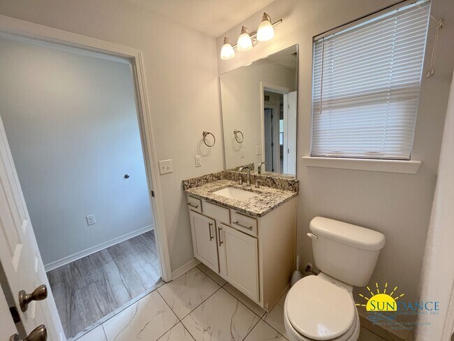 Building Photo - Beautiful home in the heart of Niceville!