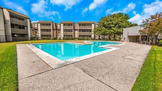 Building Photo - 3035 Walnut Bend Ln